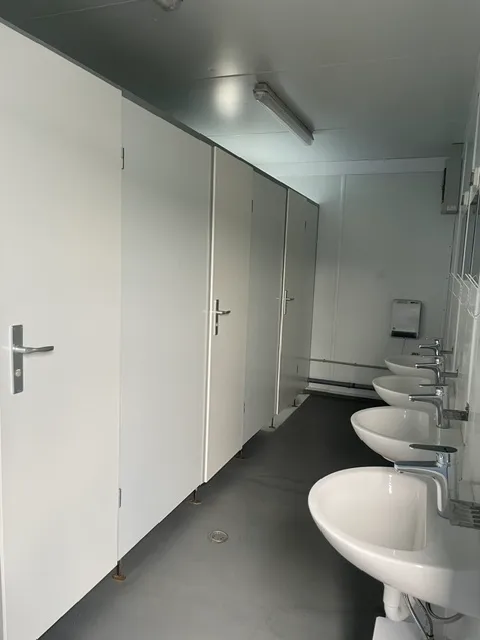 Eladó 20 lábas, felújított szaniterkonténer, WC konténer, 26111