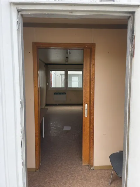 Eladó 7m hosszú, használt irodakonténer, 83280